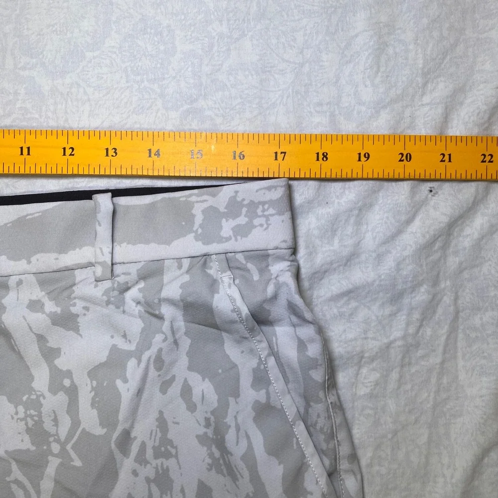 Nike Golf Dri-FIT Mens Grey White Camo Print Performance Shorts Size 34
